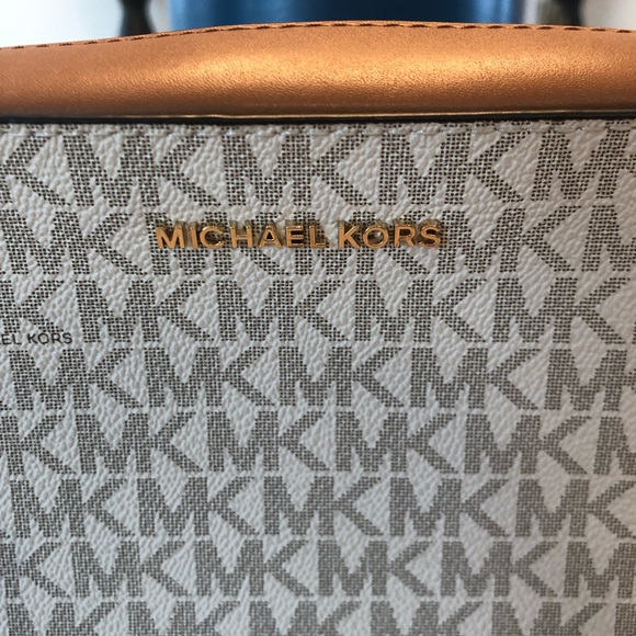 Michael Kors “Jett Set” camera bag - Picture 7 of 10
